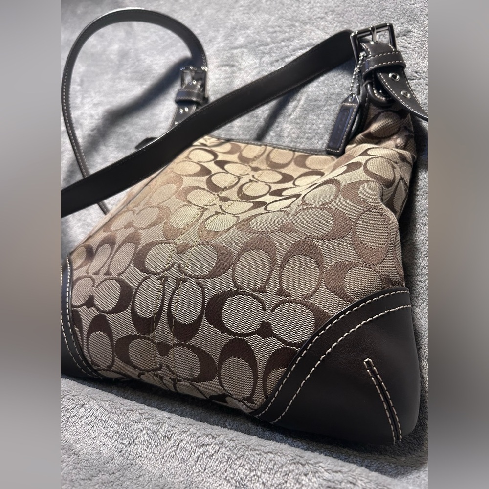 Coach Hamptons Signature Crossbody - Picture 4 of 10